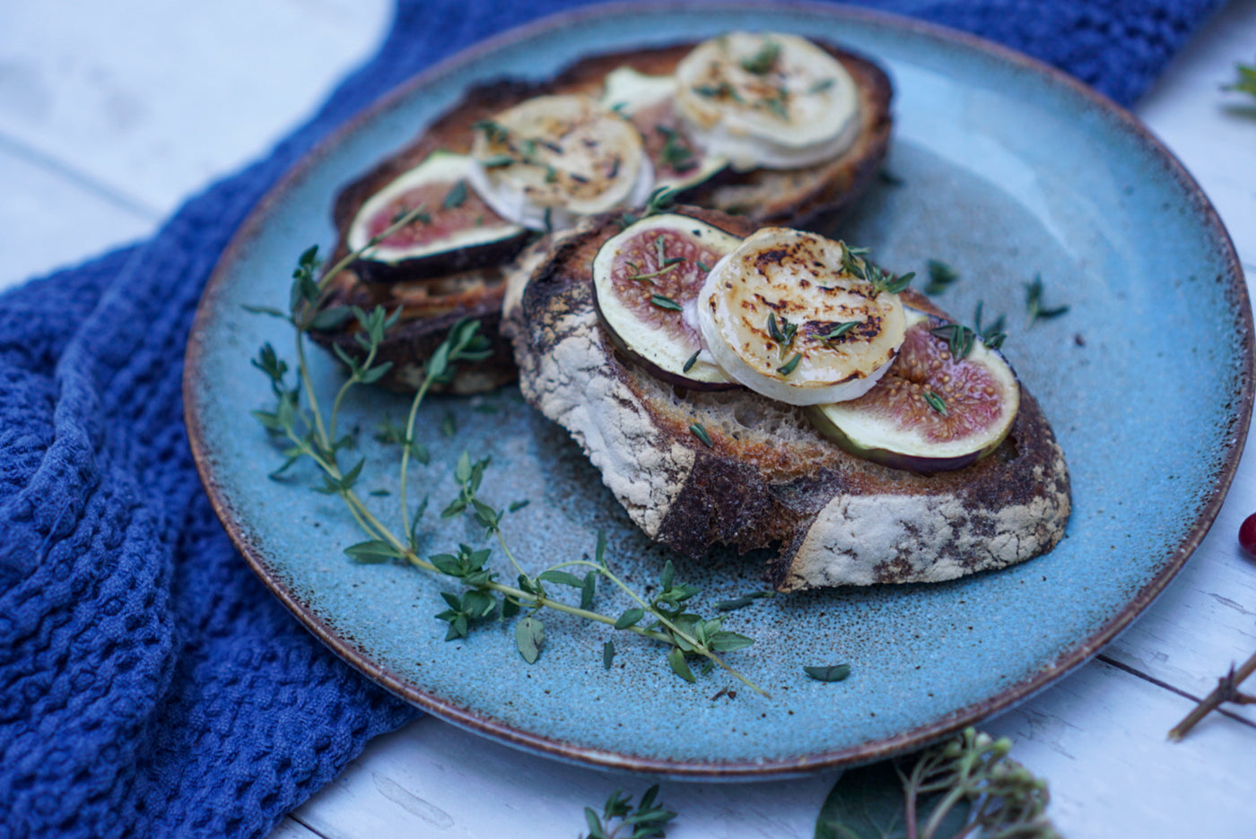 Fig, Goats’ Cheese and Thyme Tartines