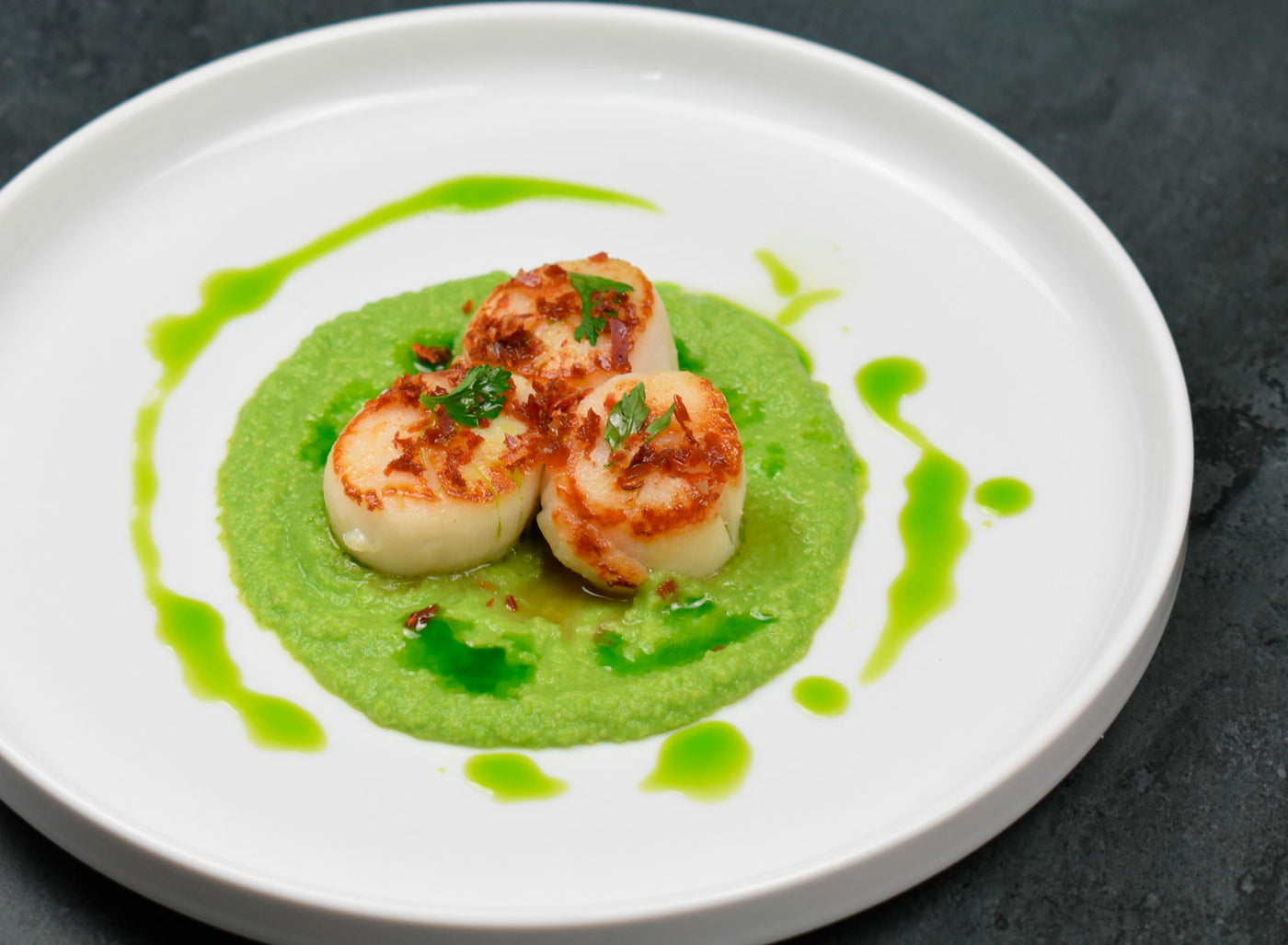 Parsley Herb Oil, Scallops, Pea Purée and Prosciutto